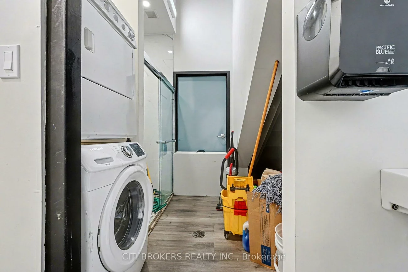 20, Lightbeam, Bram West, Brampton