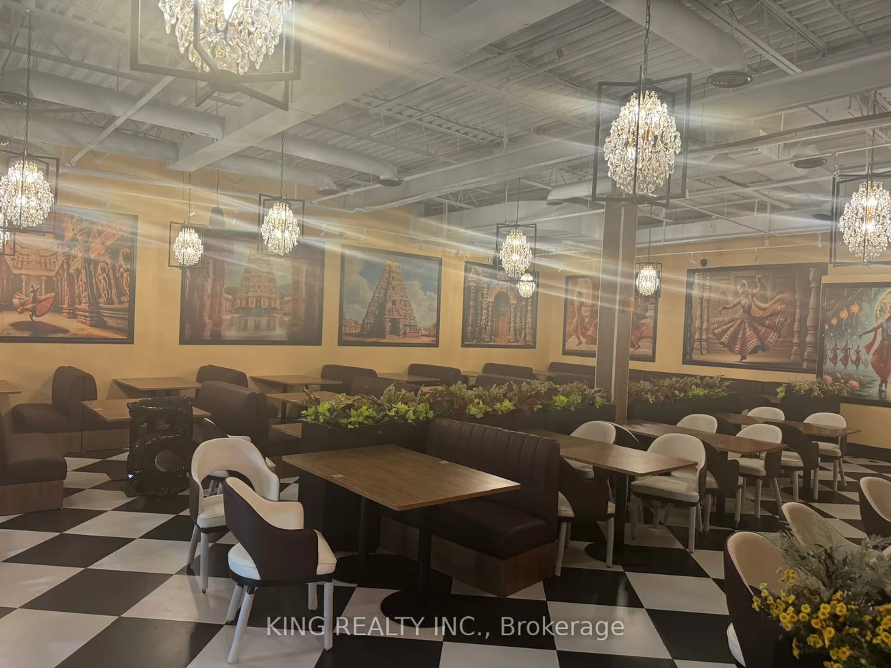 2, County Crt, Brampton South, Brampton