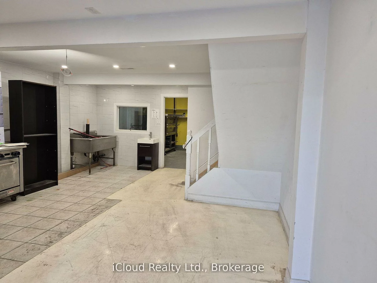 8, Strathearn, Steeles Industrial, Brampton