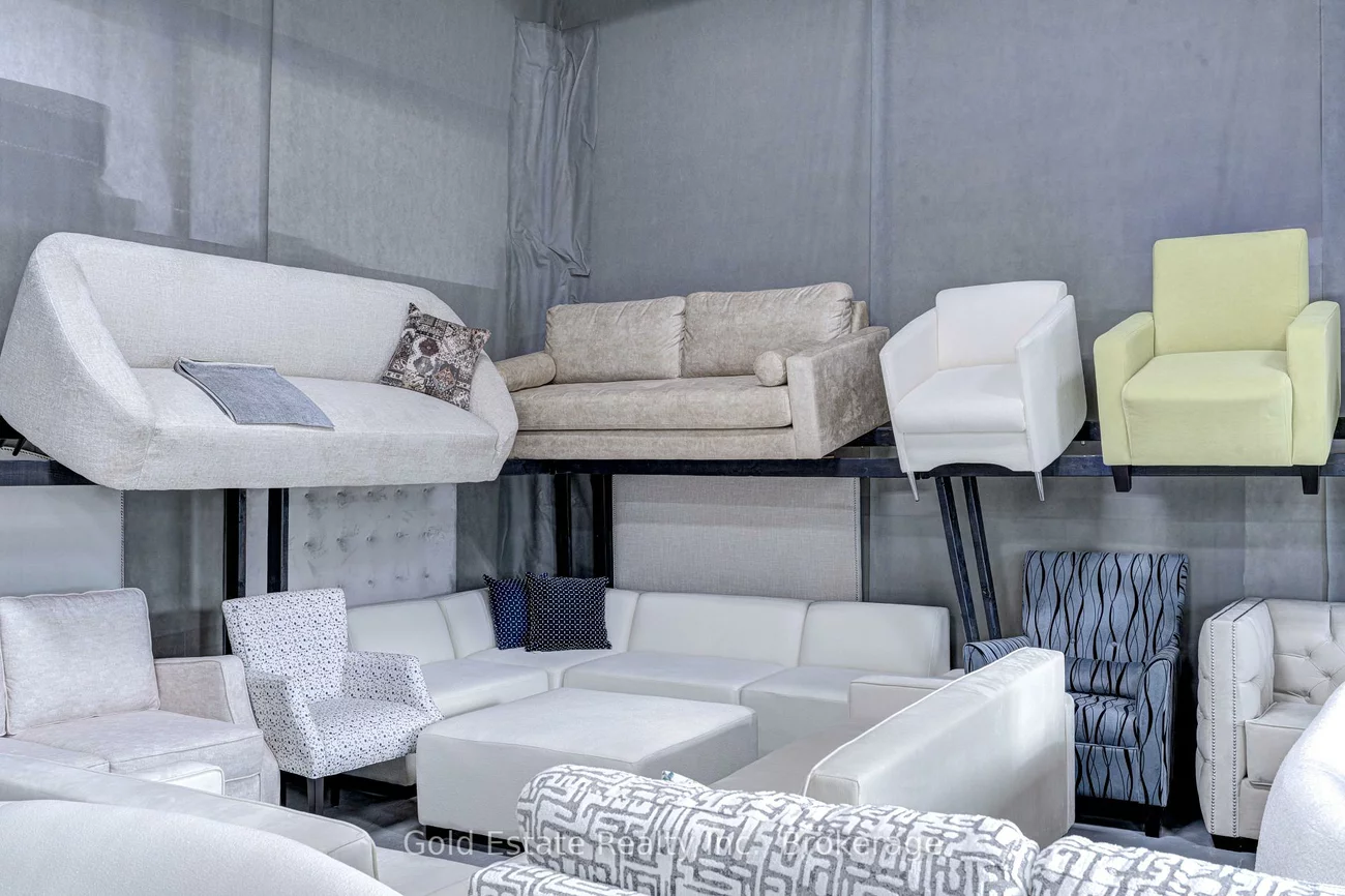 16, Strathearn, Steeles Industrial, Brampton