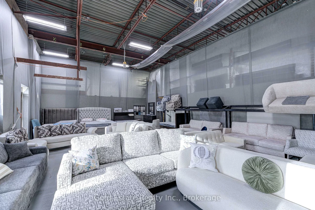 16, Strathearn, Steeles Industrial, Brampton