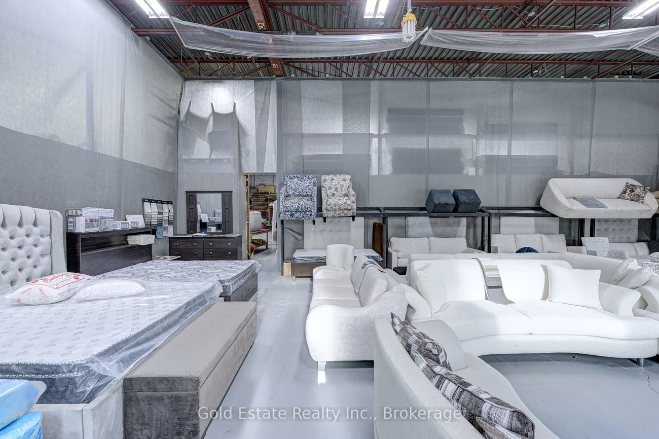 16, Strathearn, Steeles Industrial, Brampton