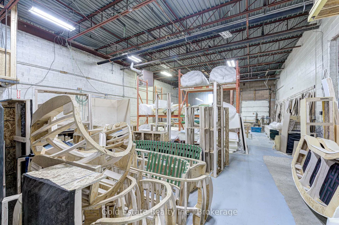 16, Strathearn, Steeles Industrial, Brampton