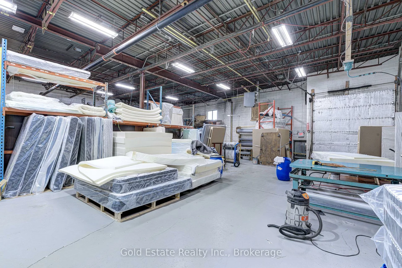 16, Strathearn, Steeles Industrial, Brampton