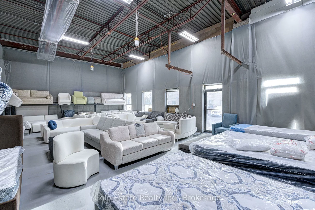 16, Strathearn, Steeles Industrial, Brampton