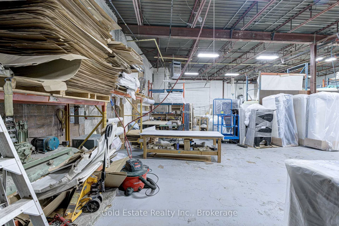 16, Strathearn, Steeles Industrial, Brampton
