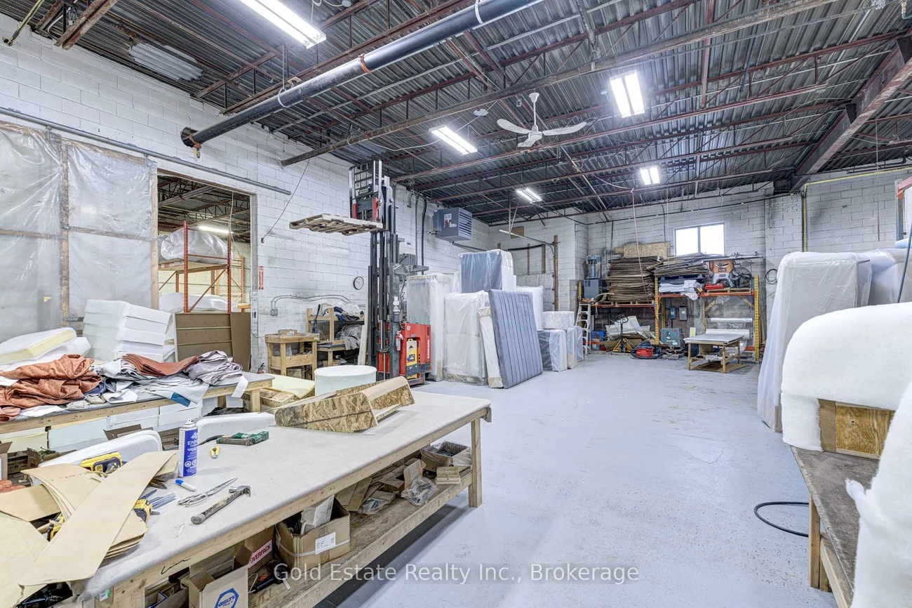 16, Strathearn, Steeles Industrial, Brampton