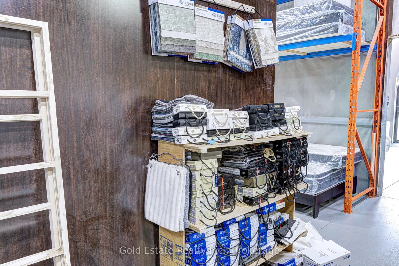 16, Strathearn, Steeles Industrial, Brampton