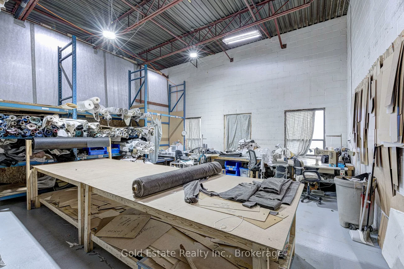 16, Strathearn, Steeles Industrial, Brampton