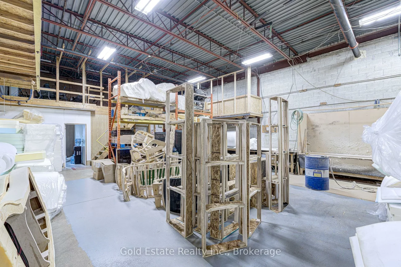 16, Strathearn, Steeles Industrial, Brampton