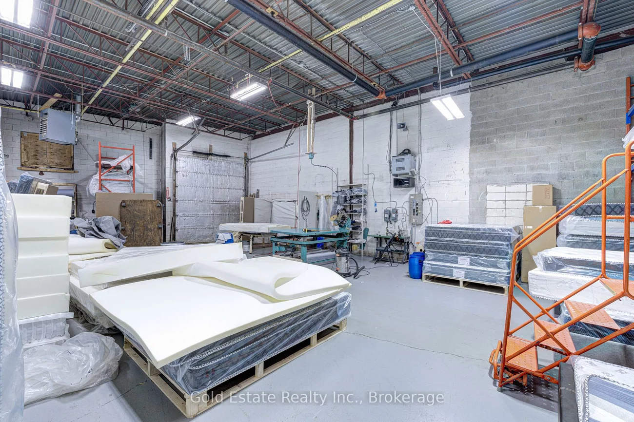 16, Strathearn, Steeles Industrial, Brampton