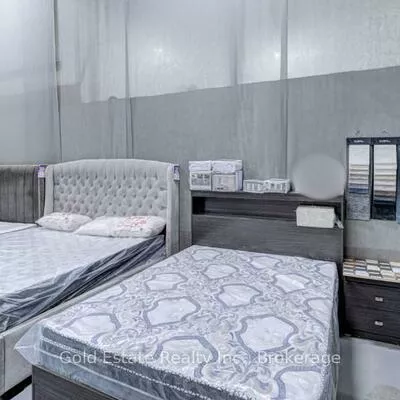 16, Strathearn, Steeles Industrial, Brampton