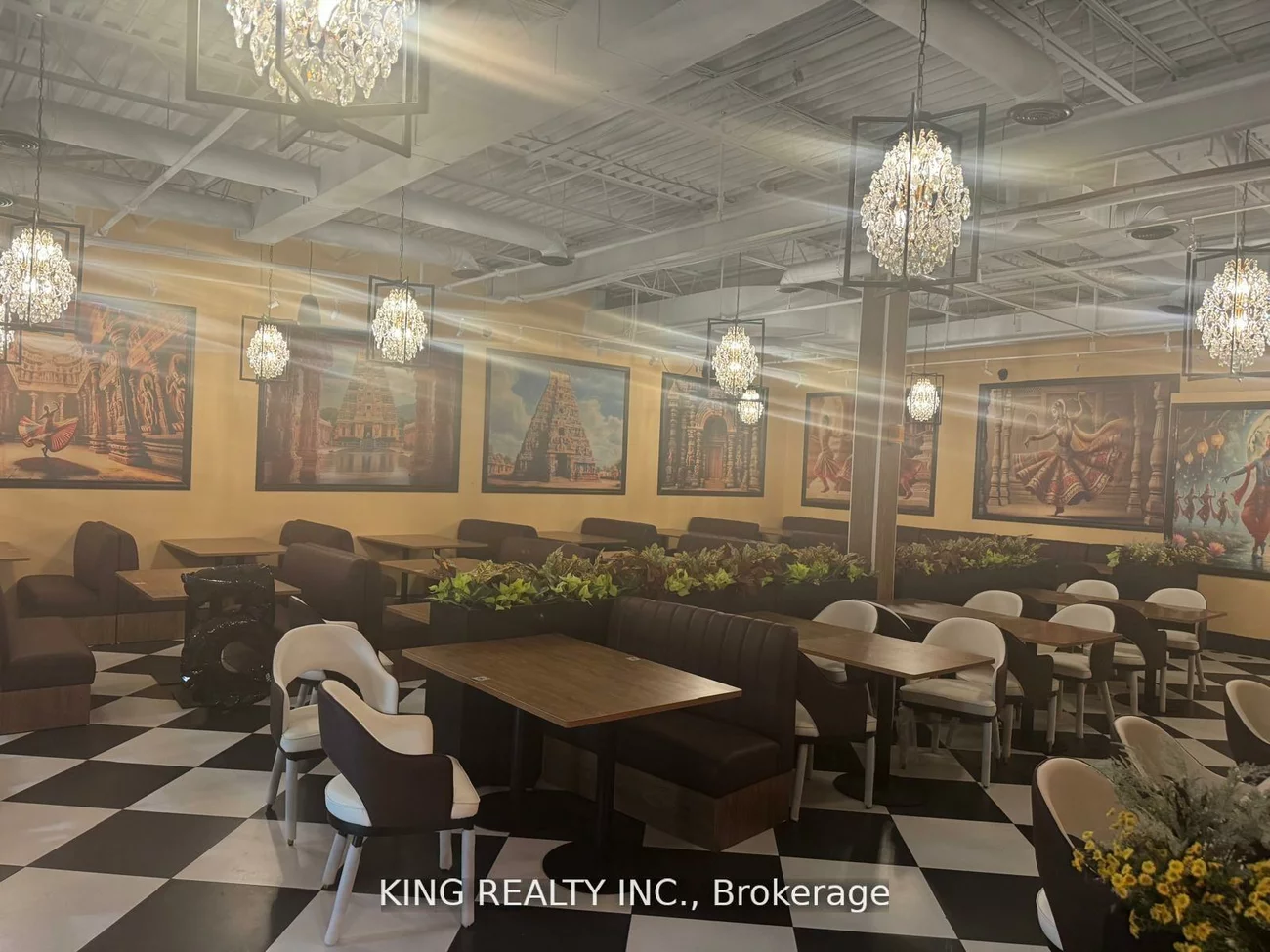 2, County Crt, Brampton South, Brampton