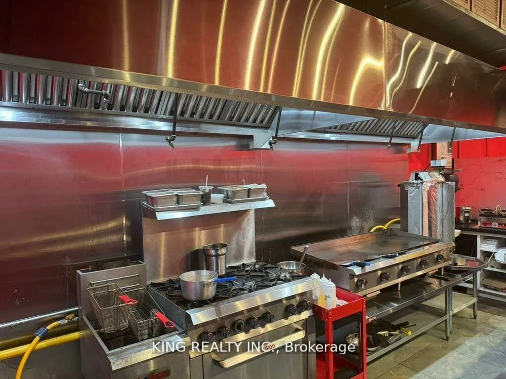 100, Maritime Ontario, Airport Road/ Highway 7 Business Centre, Brampton