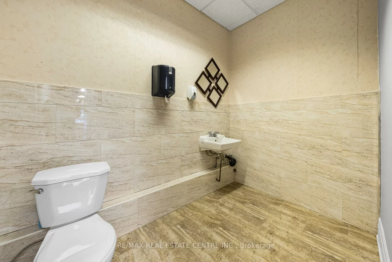 341, Parkhurst, Parkway Belt Industrial Area, Brampton