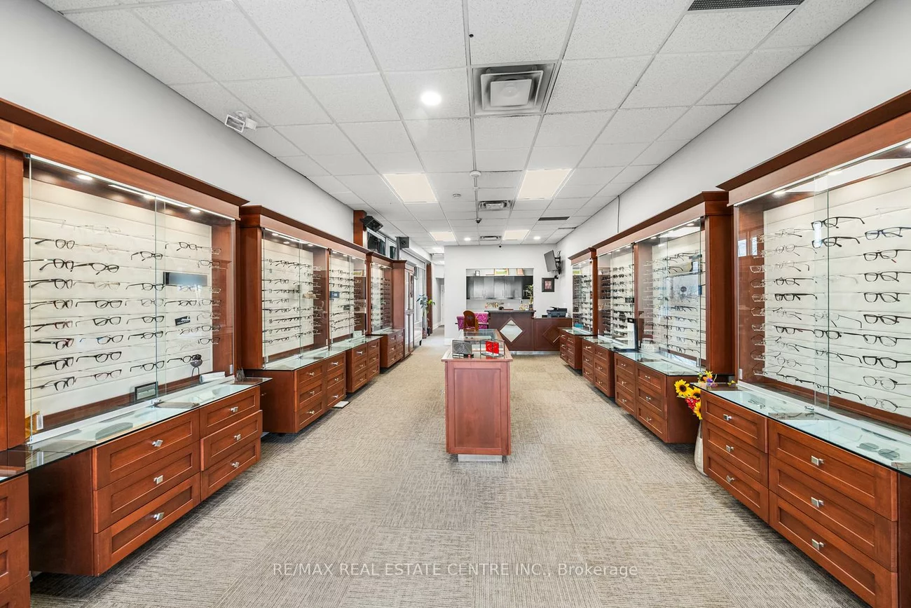 341, Parkhurst, Parkway Belt Industrial Area, Brampton