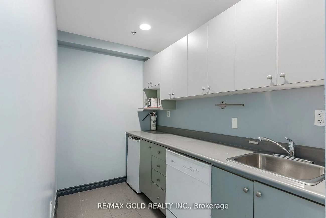 351, Parkhurst, Parkway Belt Industrial Area, Brampton