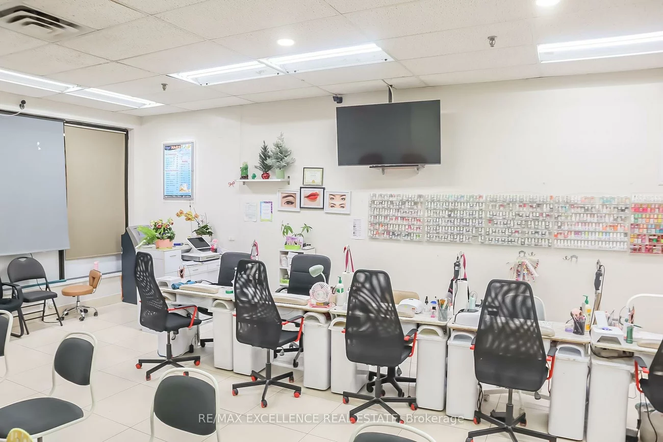 200, County Court, Fletcher's Creek South, Brampton