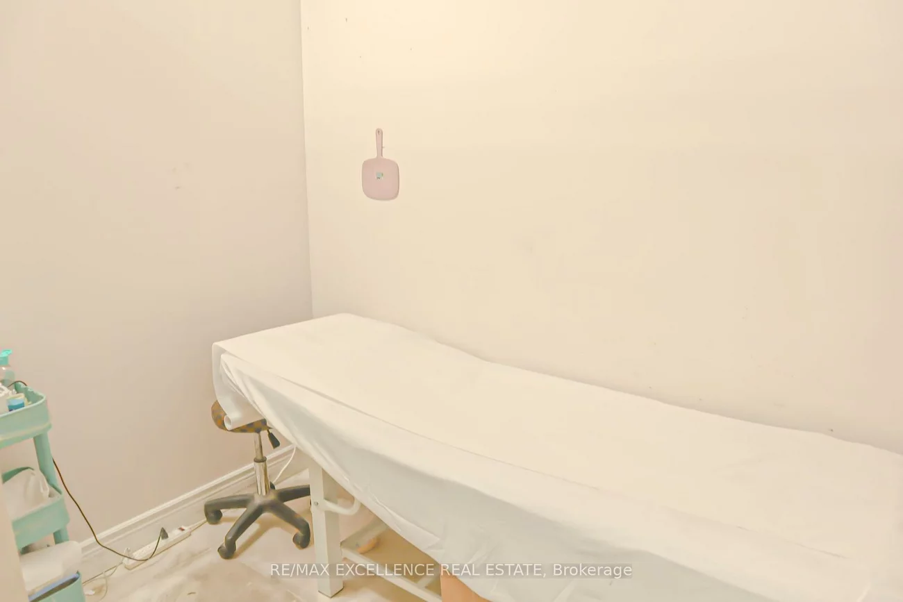 200, County Court, Fletcher's Creek South, Brampton