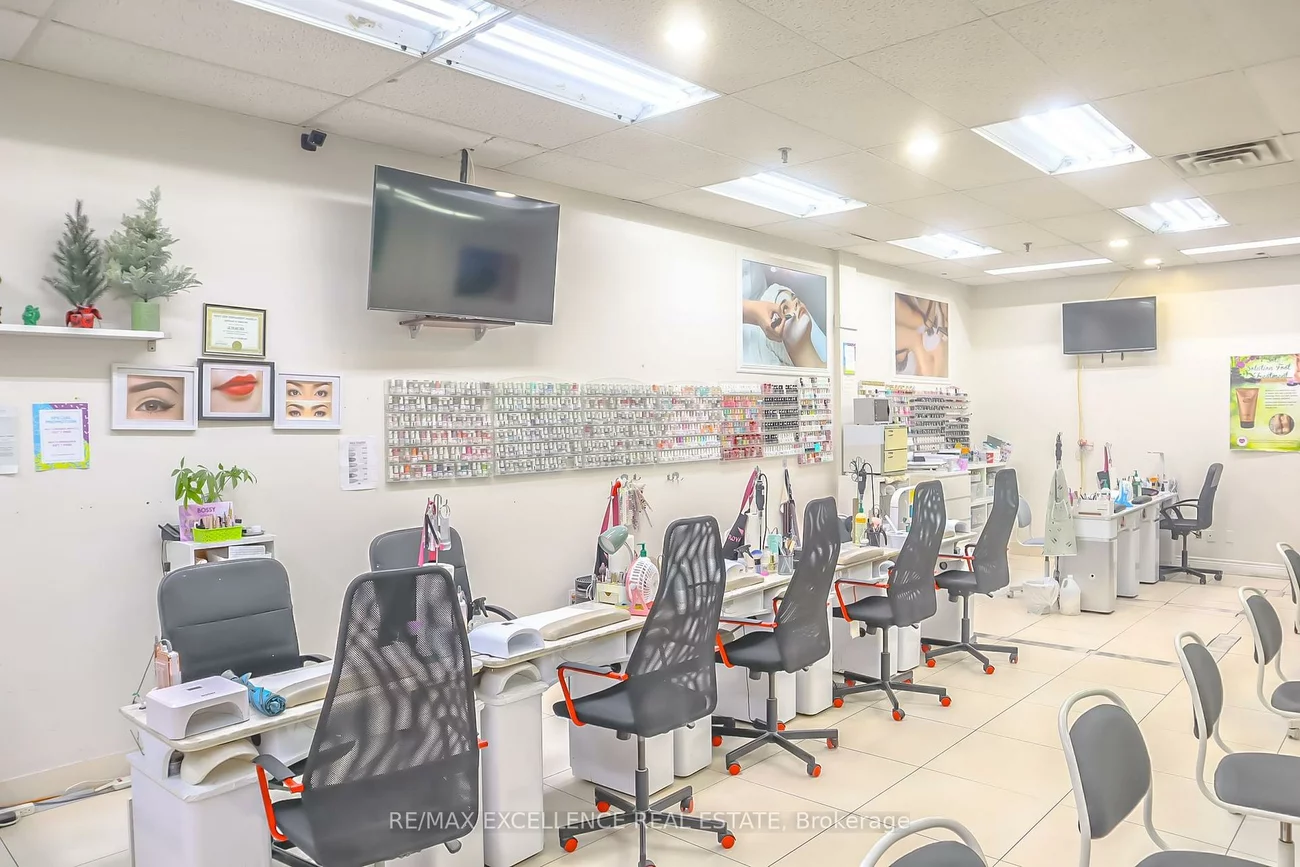 200, County Court, Fletcher's Creek South, Brampton