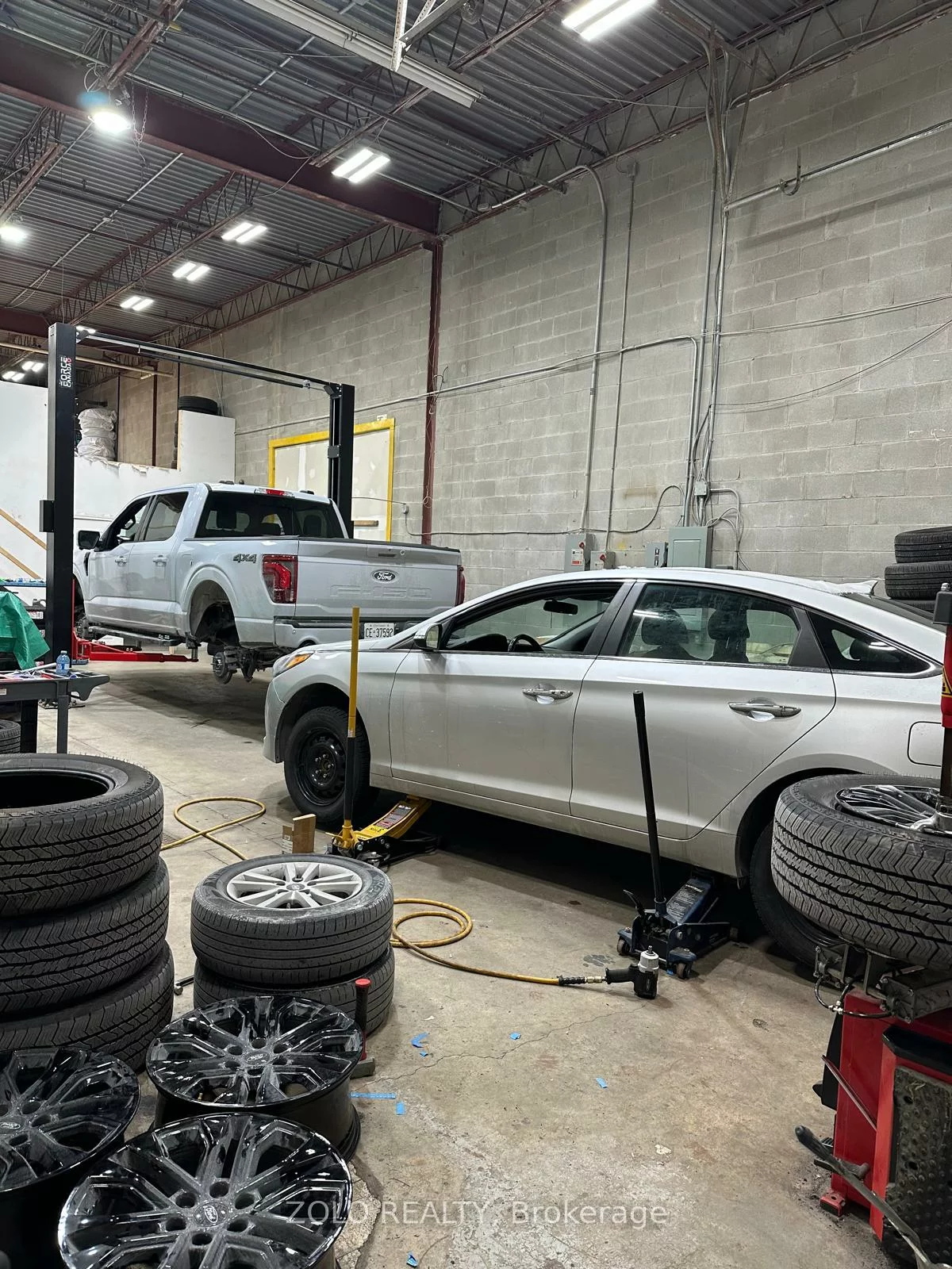 2080, Steeles, Southgate, Brampton