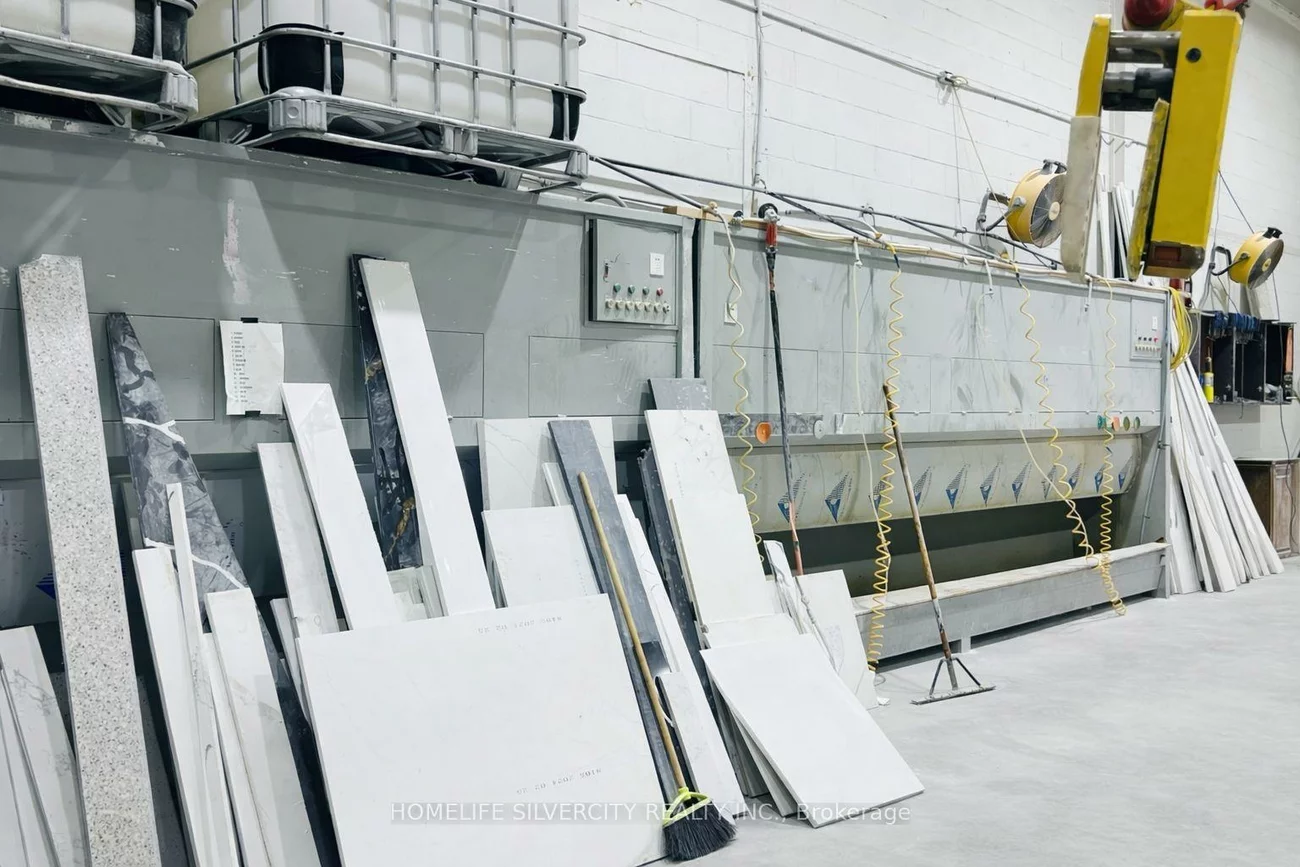 2084, Steeles, Southgate, Brampton