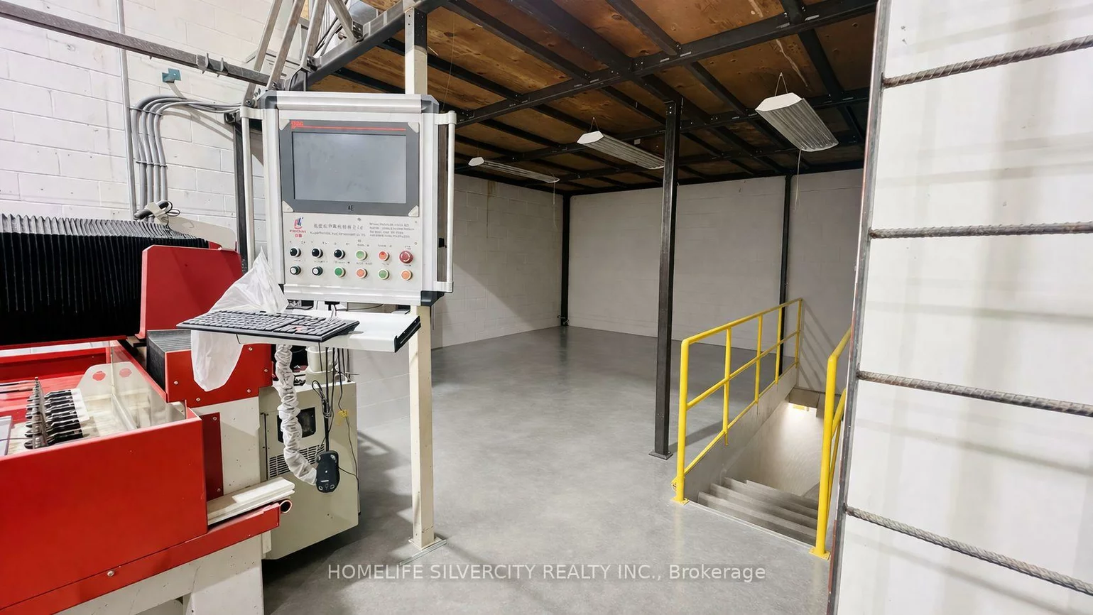 2084, Steeles, Southgate, Brampton