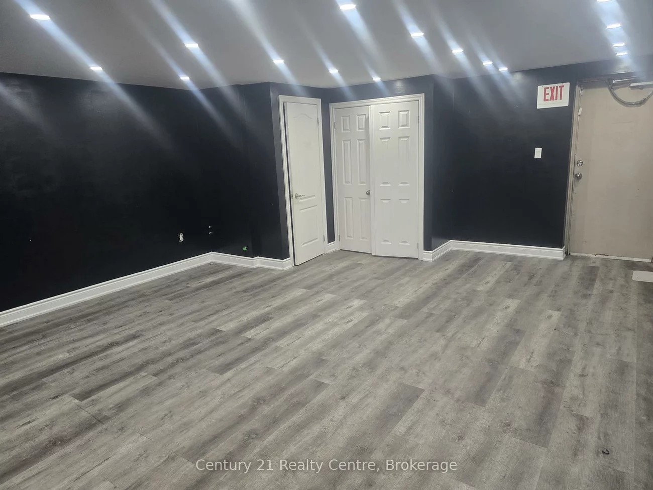 341, Parkhurst, Parkway Belt Industrial Area, Brampton