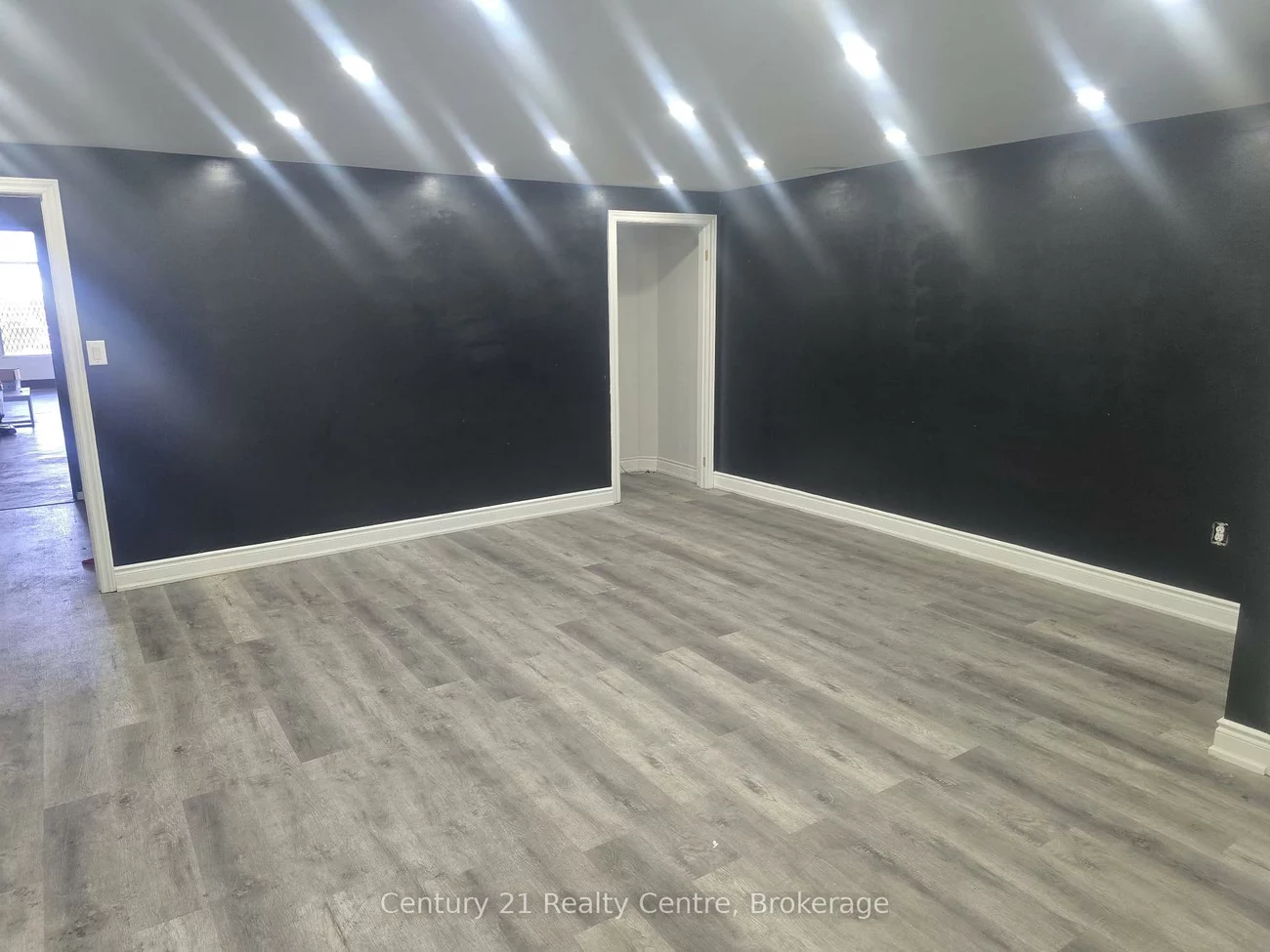 341, Parkhurst, Parkway Belt Industrial Area, Brampton