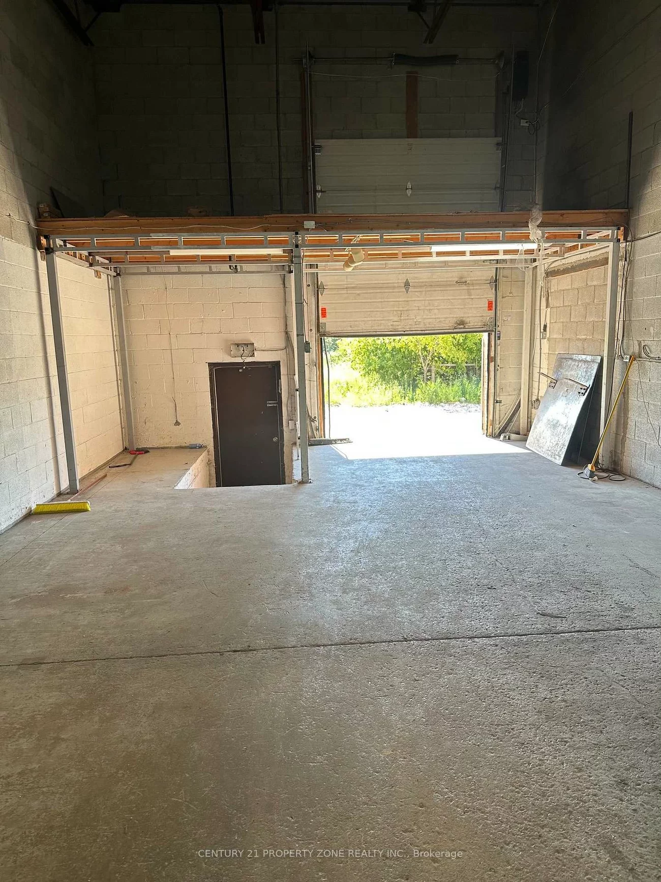 173, ADVANCE, Steeles Industrial, Brampton