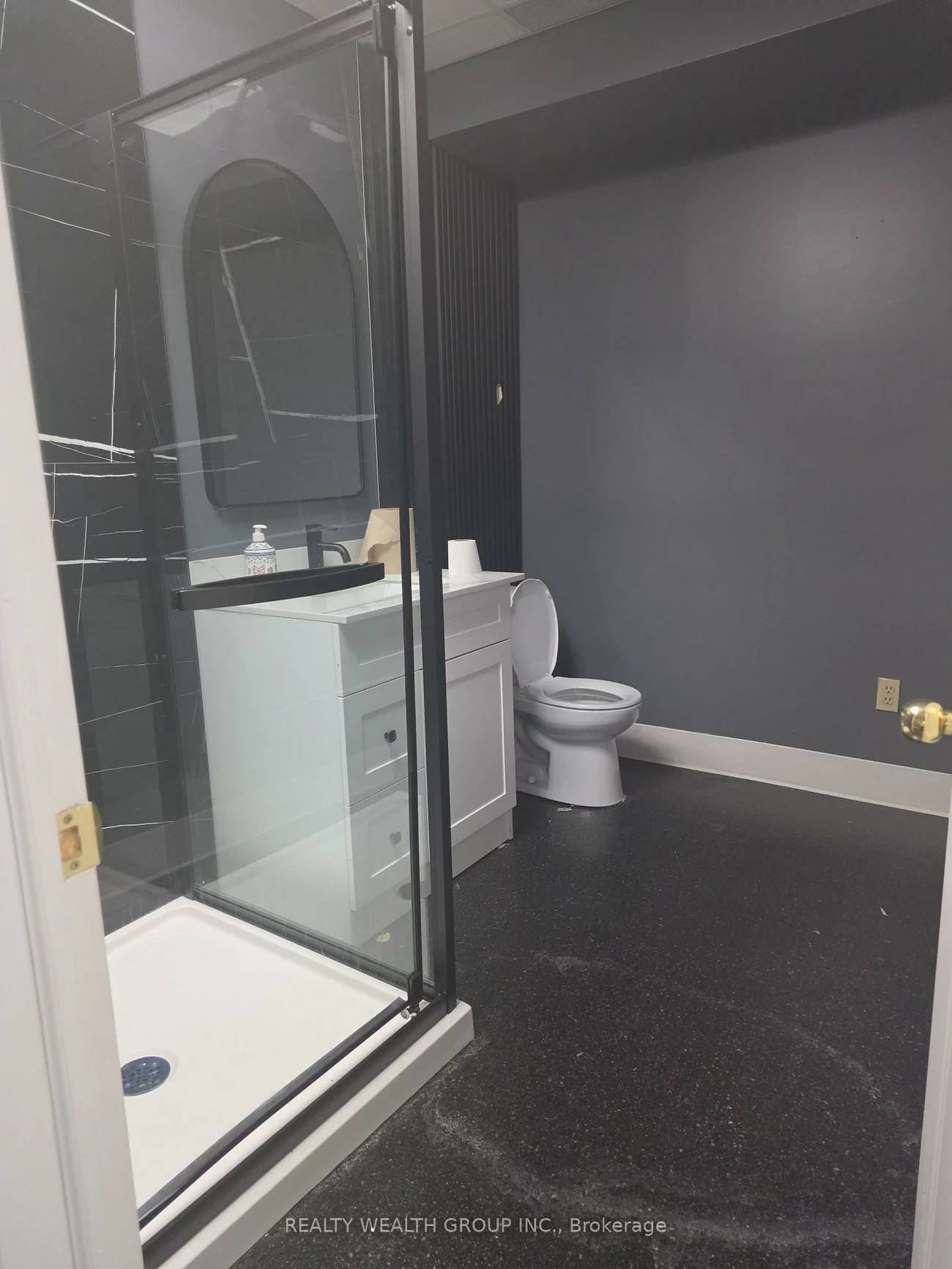 23, Strathearn, Steeles Industrial, Brampton