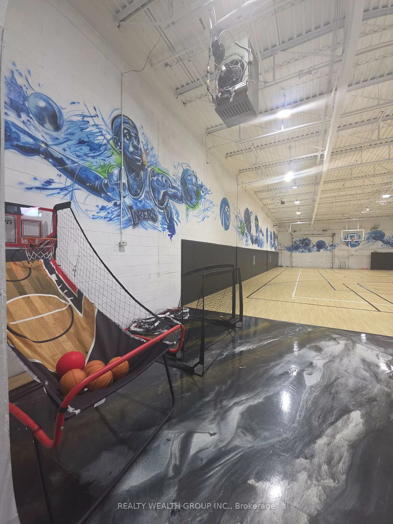 23, Strathearn, Steeles Industrial, Brampton