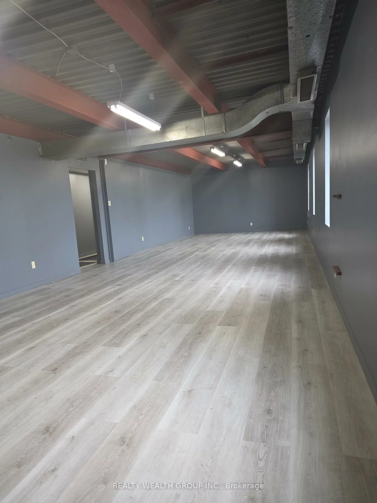 23, Strathearn, Steeles Industrial, Brampton