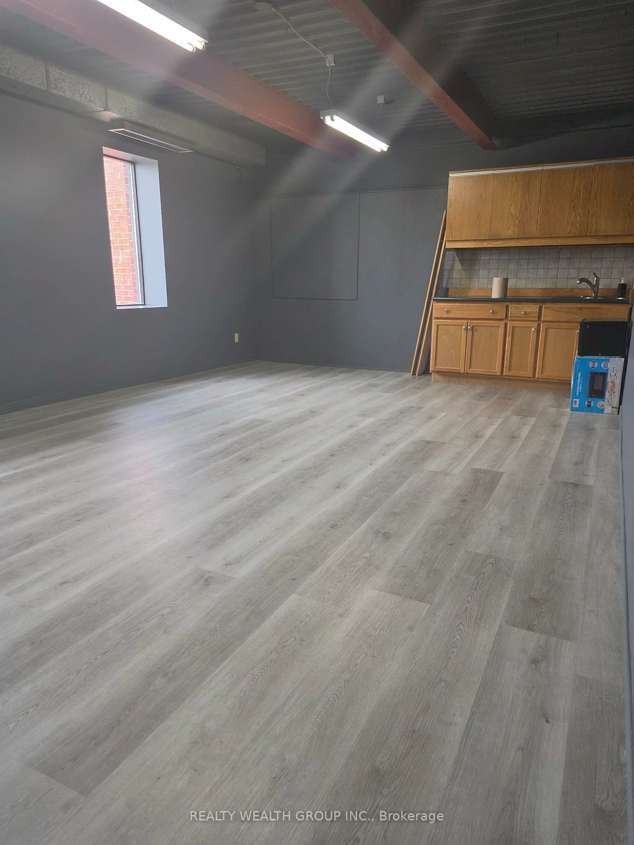 23, Strathearn, Steeles Industrial, Brampton