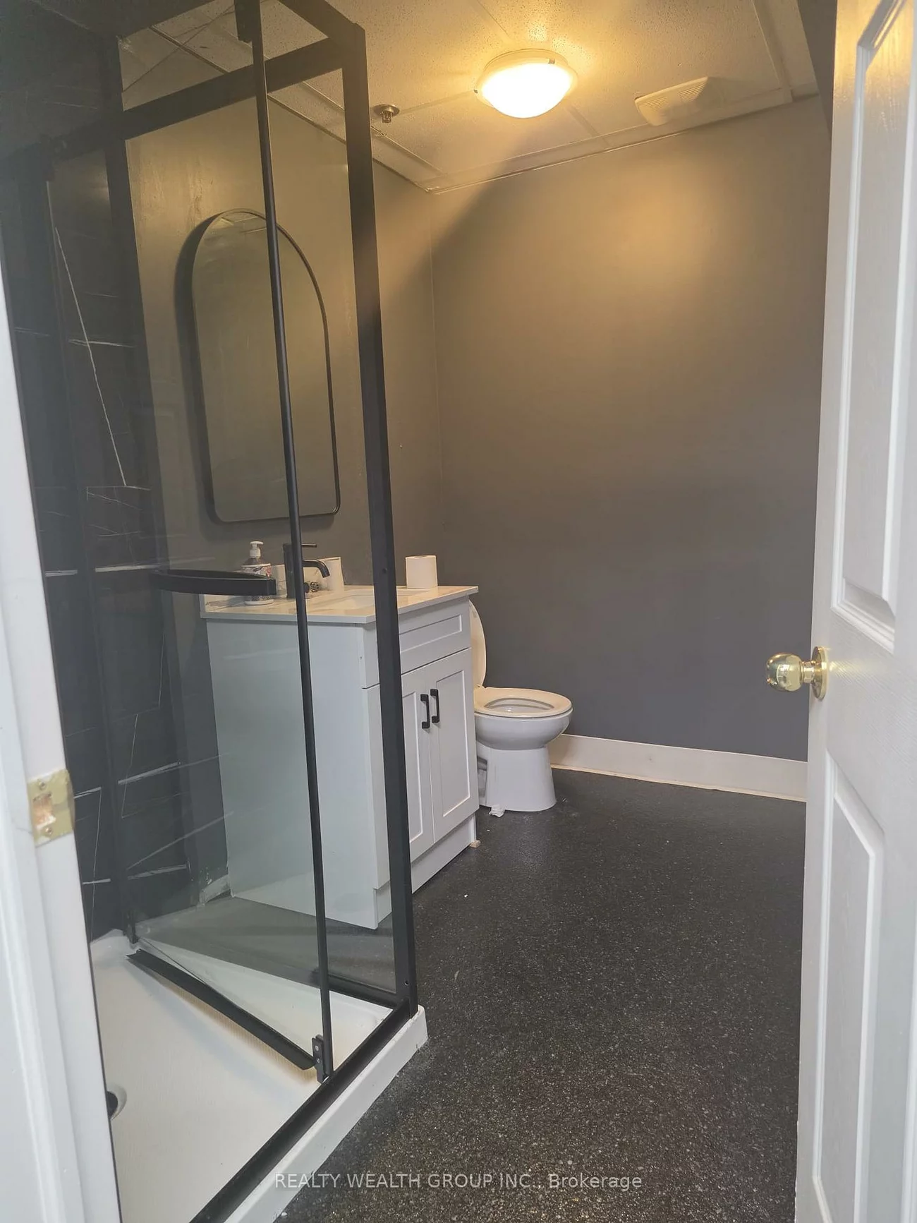 23, Strathearn, Steeles Industrial, Brampton