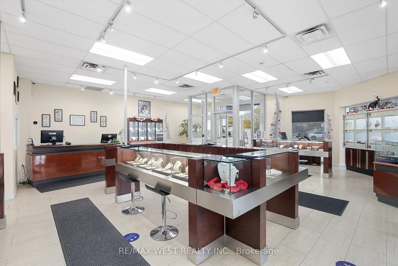 256, Queen, Bolton East, Caledon