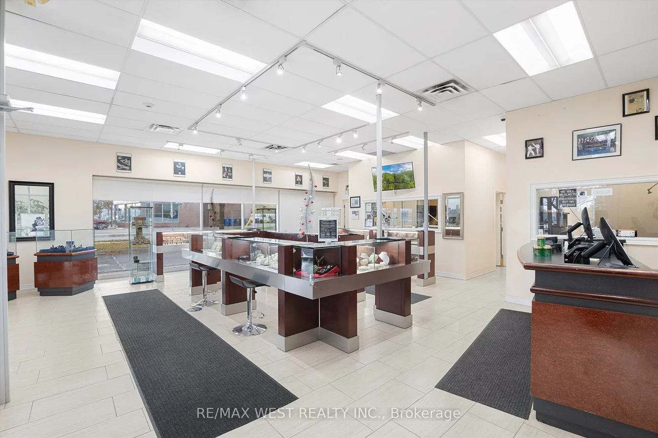 256, Queen, Bolton East, Caledon