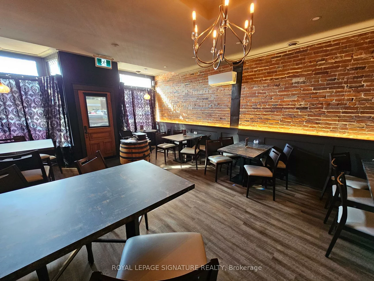 23, Queen, Bolton North, Caledon