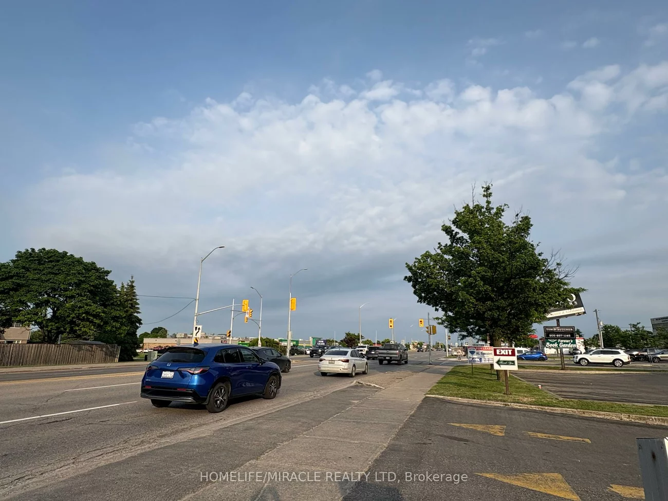 256, Queen, Bolton West, Caledon