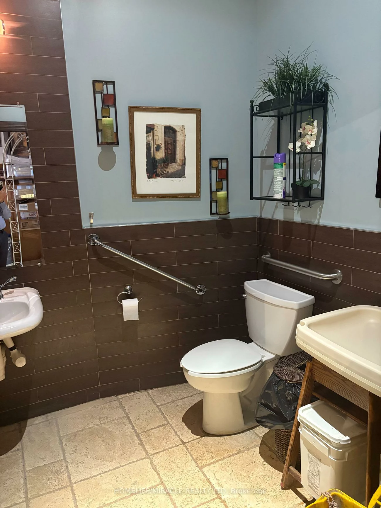 256, Queen, Bolton West, Caledon
