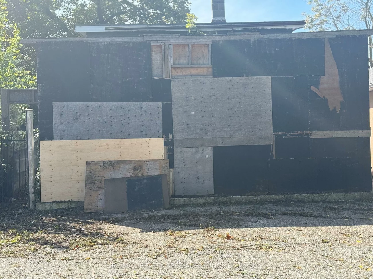 11, Chapel, Bolton North, Caledon
