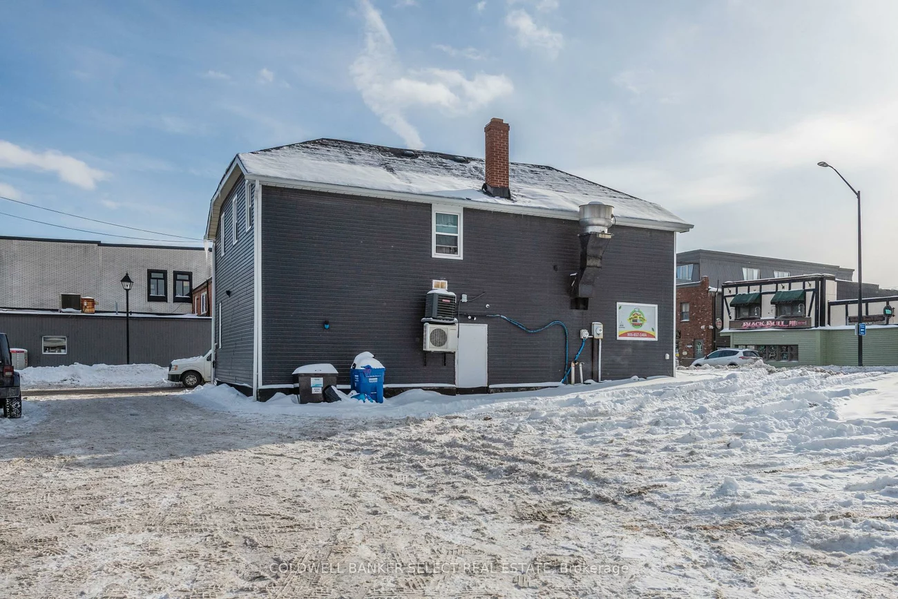 65, Queen, Bolton North, Caledon