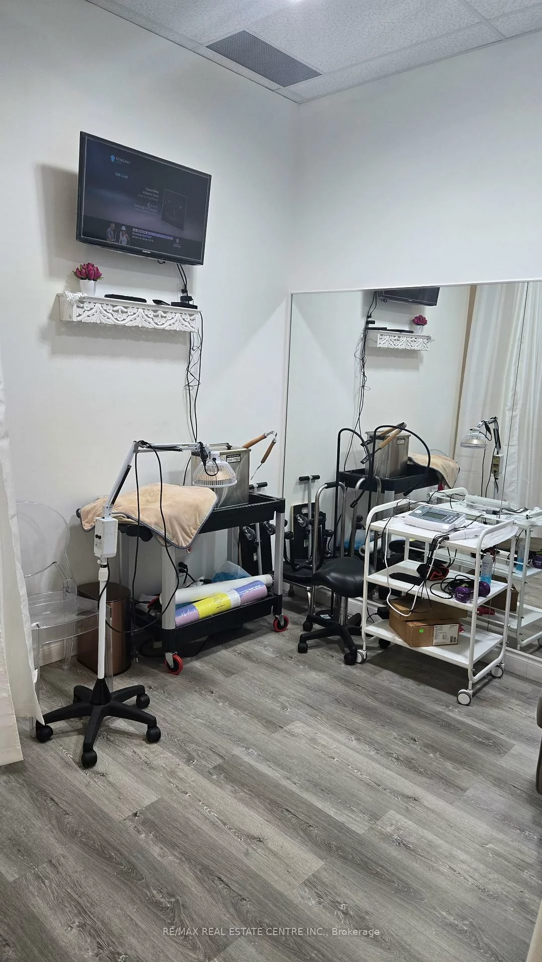 1, Queensgate, Bolton East, Caledon