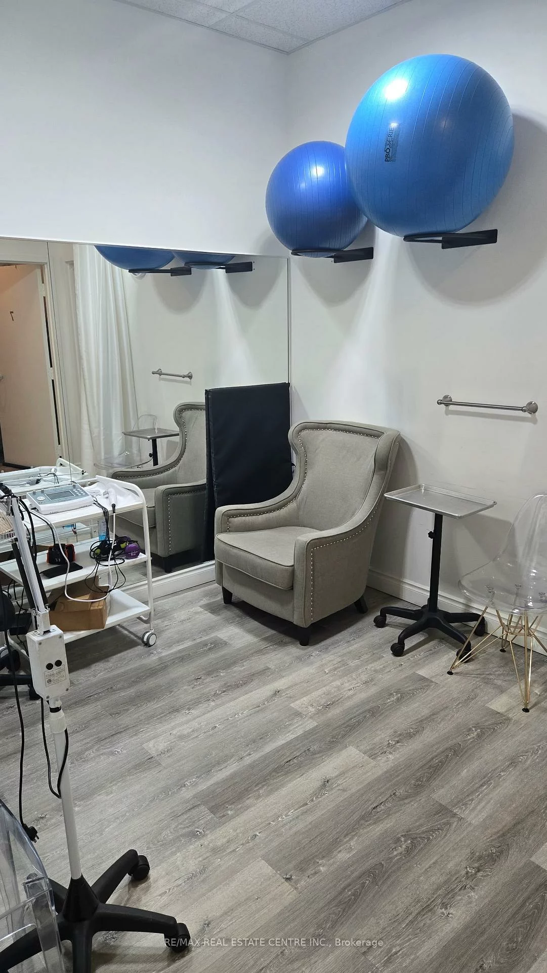 1, Queensgate, Bolton East, Caledon