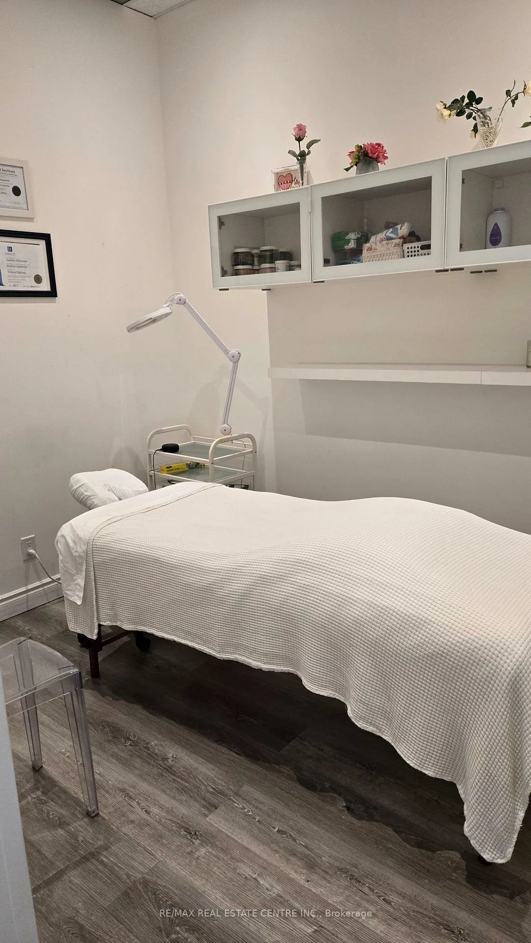 1, Queensgate, Bolton East, Caledon