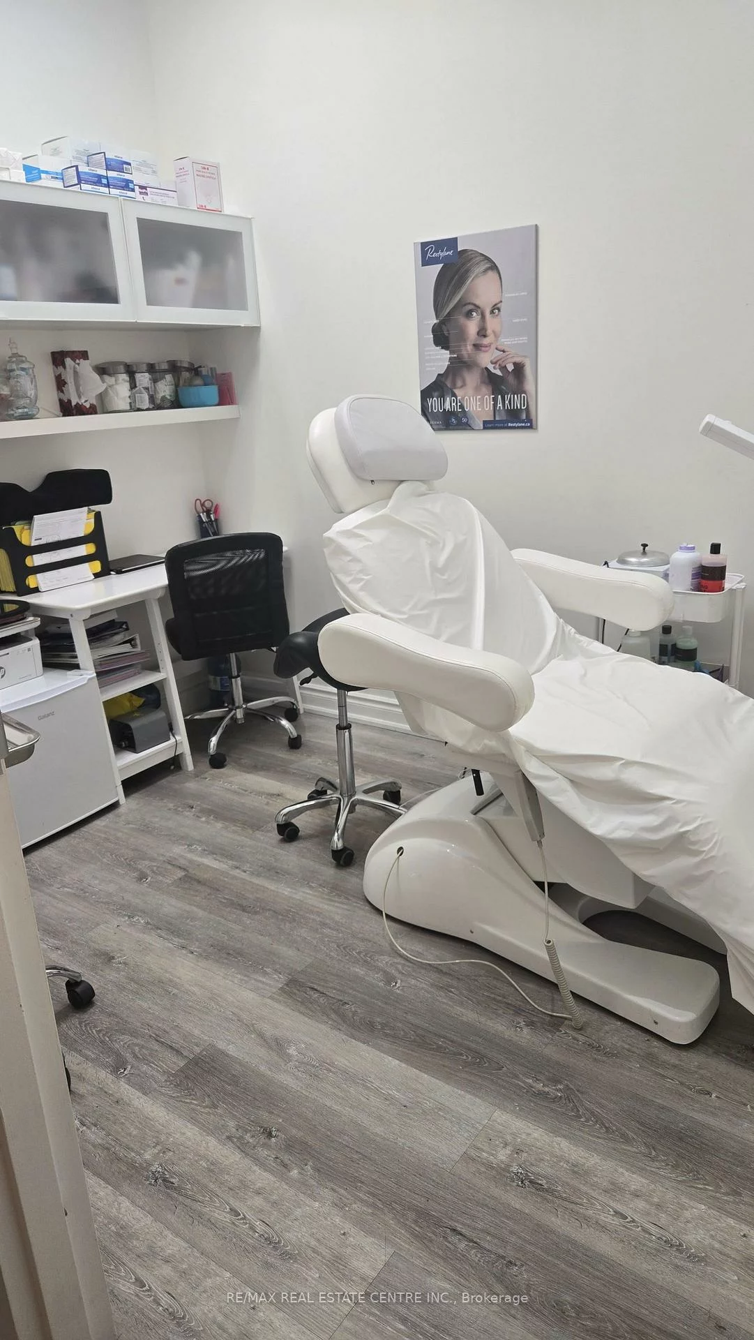 1, Queensgate, Bolton East, Caledon