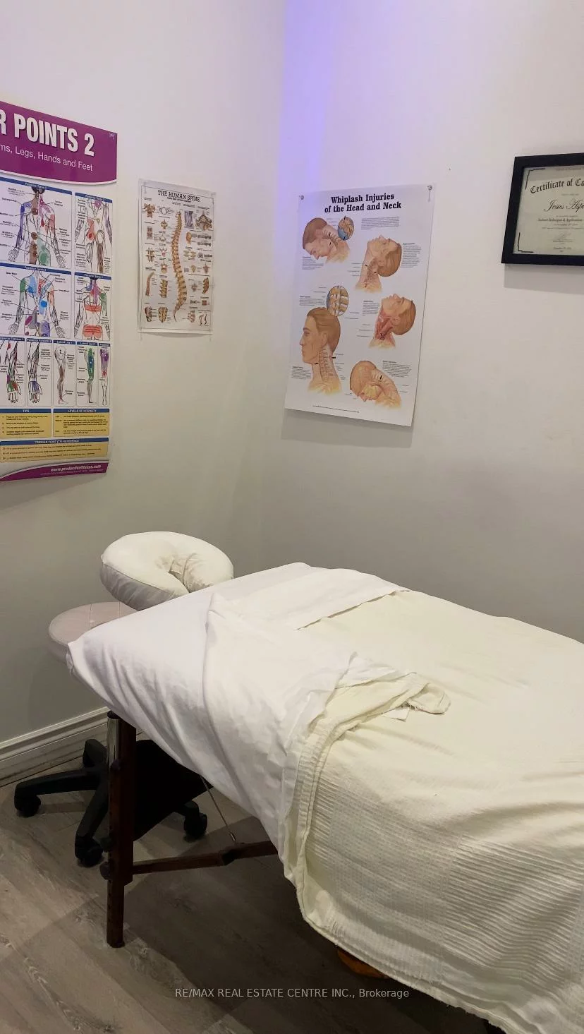 1, Queensgate, Bolton East, Caledon