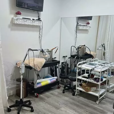 1, Queensgate, Bolton East, Caledon