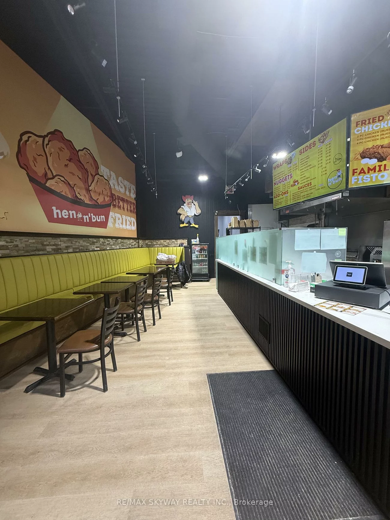 256, Queen, Bolton West, Caledon