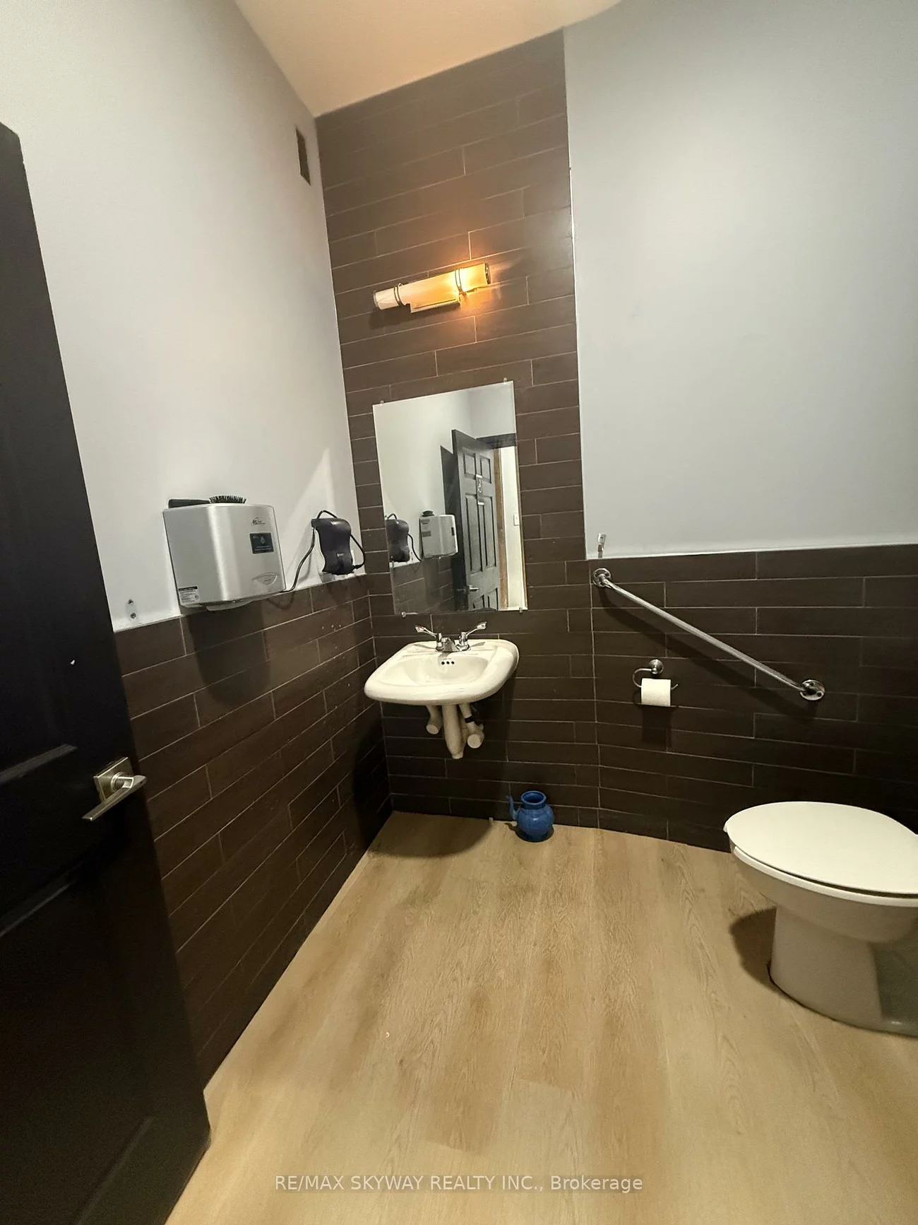 256, Queen, Bolton West, Caledon